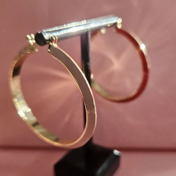 Vintage AVON Goldtone Pink and Red Hoop Earrings - Picture 3 of 5